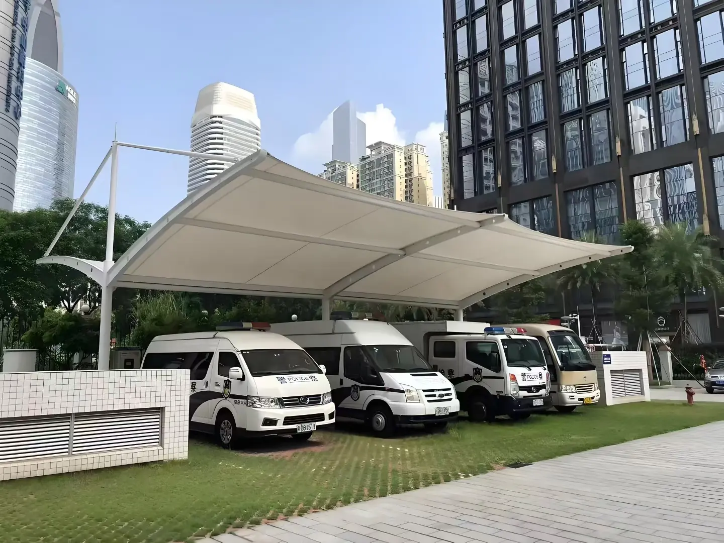 贵州丹寨膜结构车棚怎么选?山地多雨高湿环境,园区物业采购避坑指南