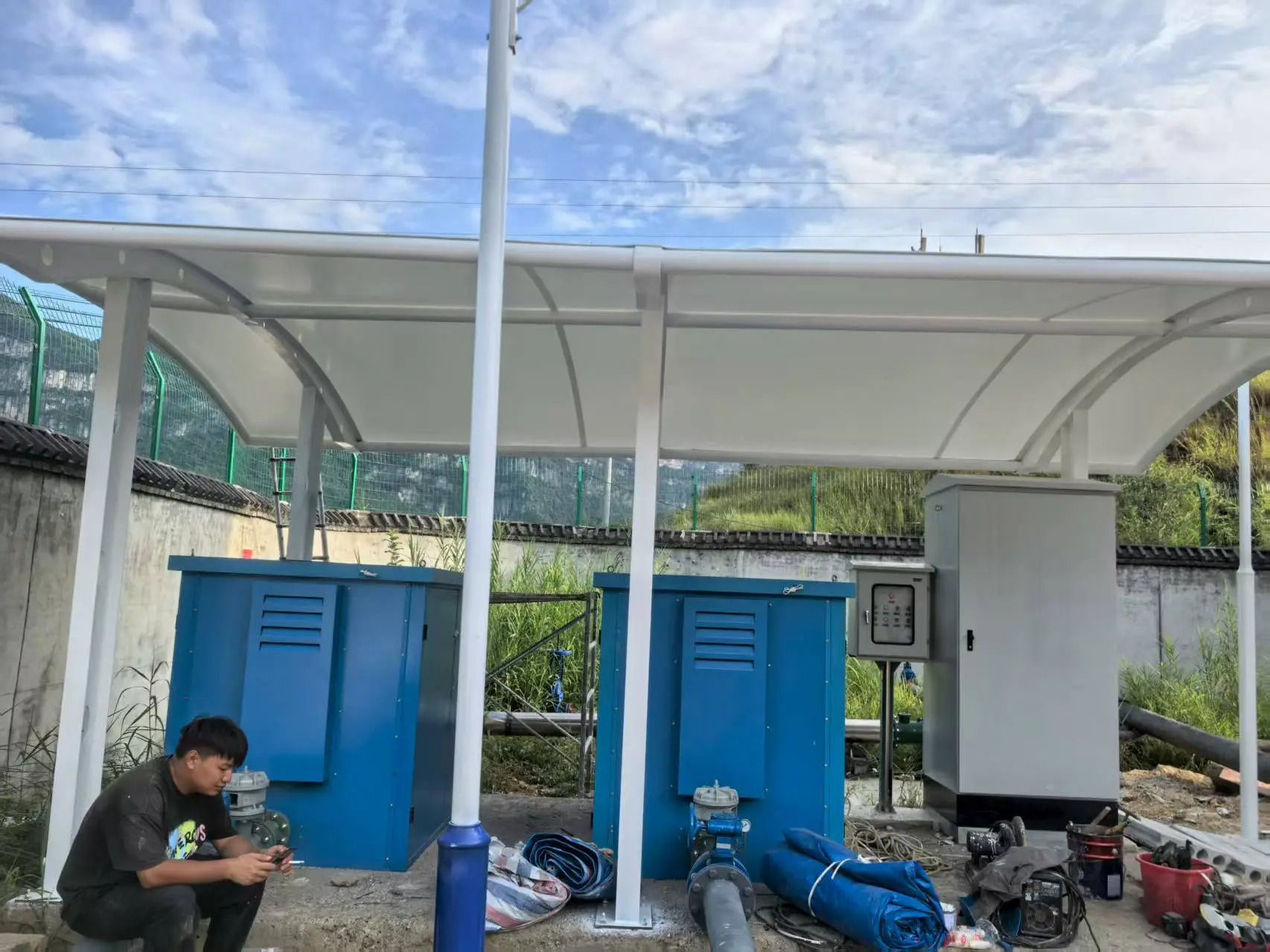 贵州丹寨膜结构棚怎么选？多雨高湿山区，避开低价铁皮棚与劣质膜材坑